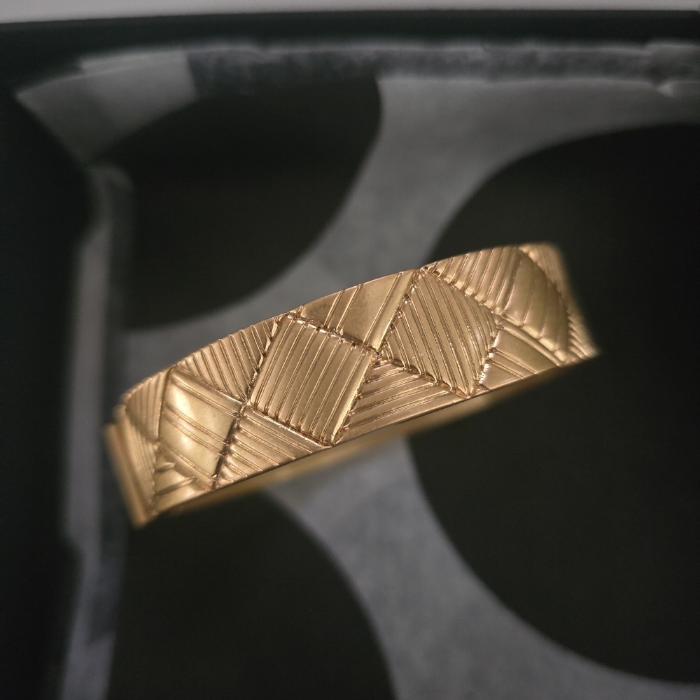Kate Spade New York Gold-Tone Hinged Bangle Bracelet – Style KB916 - Picture 8 of 9